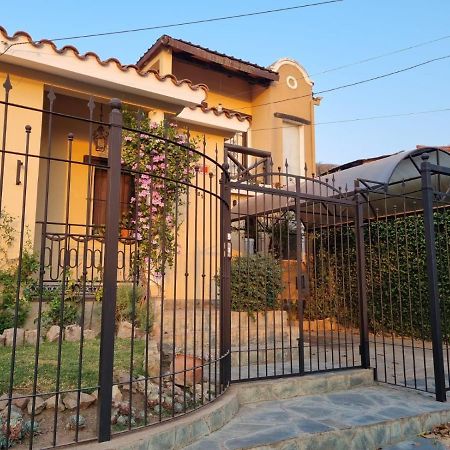 Hostal Las Rosas Salta Esterno foto
