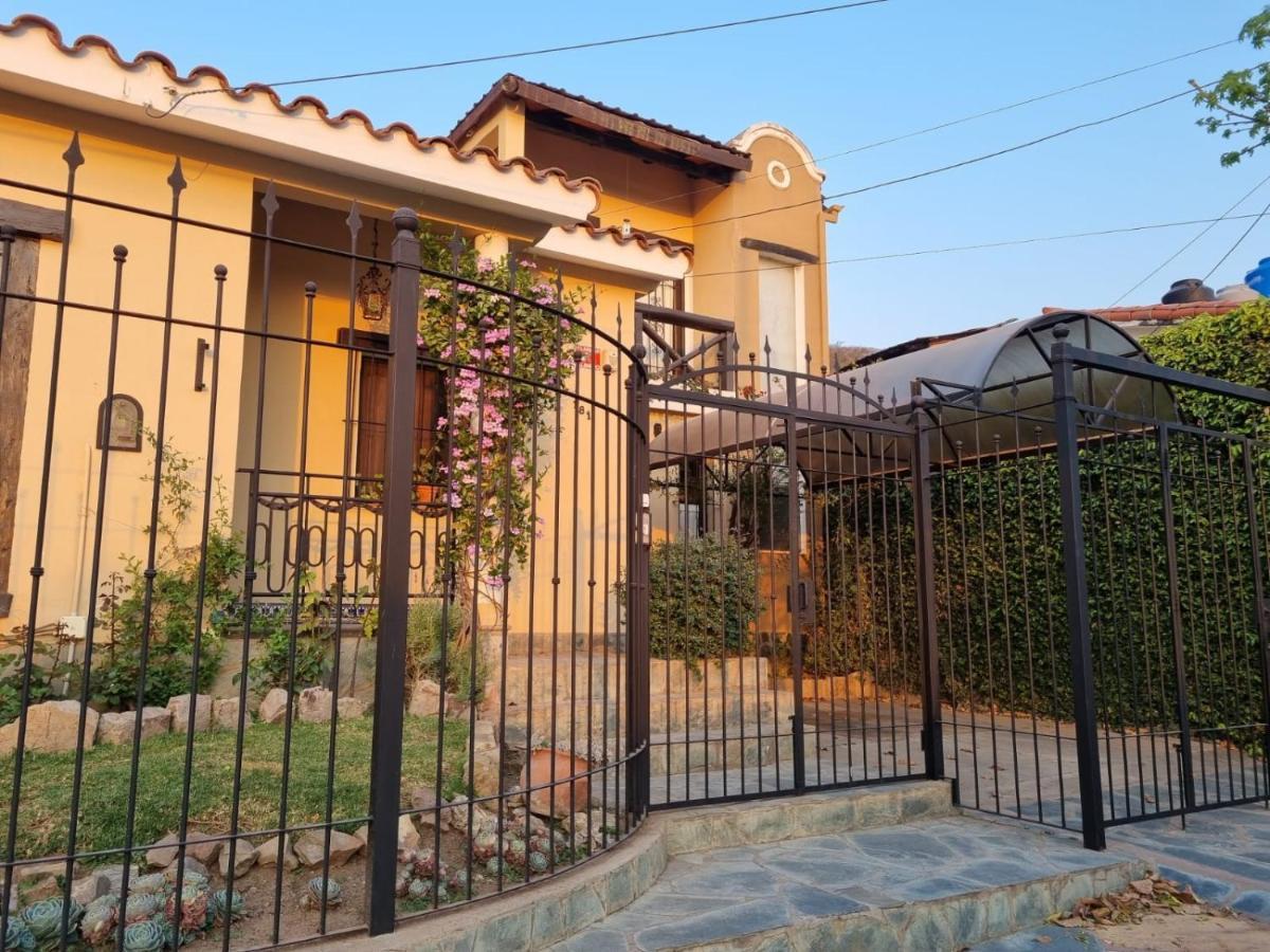 Hostal Las Rosas Salta Esterno foto