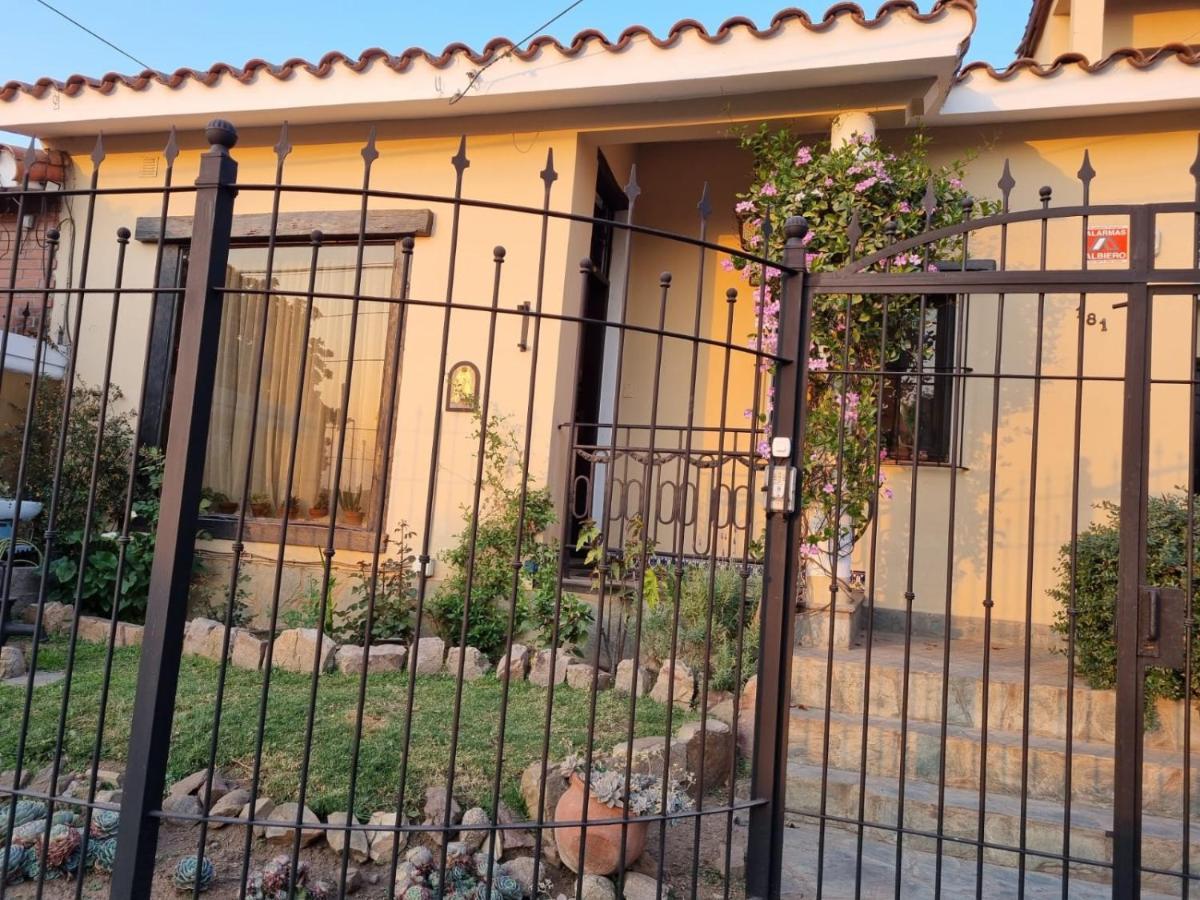 Hostal Las Rosas Salta Esterno foto