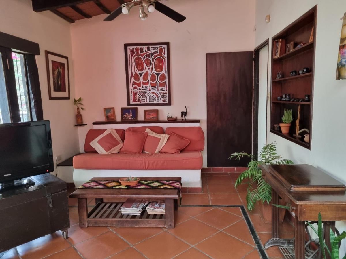 Hostal Las Rosas Salta Esterno foto